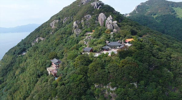 향일암 절벽 전경