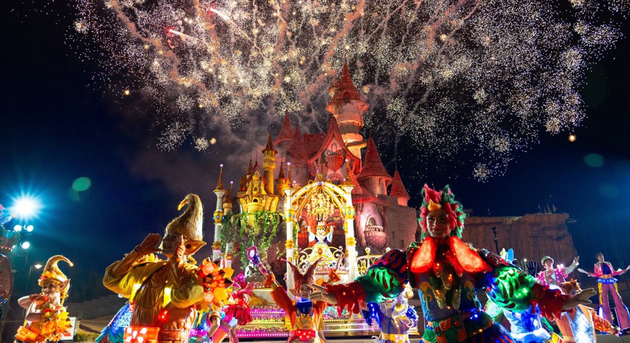 로리캐슬 외벽이 스크린?” 롯데월드 부산, 서사형 야간 맵핑쇼 선보인다 < 축제&전시 < 기사본문 - 여행픽