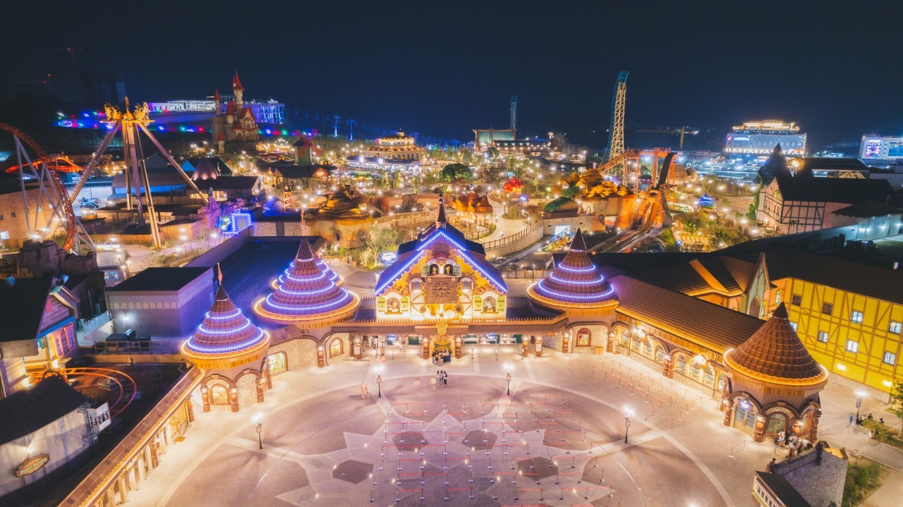 로리캐슬 외벽이 스크린?” 롯데월드 부산, 서사형 야간 맵핑쇼 선보인다 < 축제&전시 < 기사본문 - 여행픽