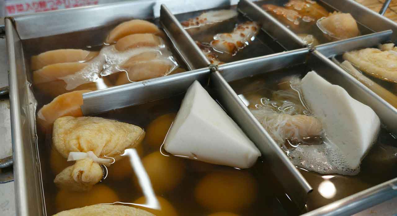 겨울철 필수 간식 '일본 편의점 오뎅', 어묵 종류부터 매장별 국물까지 완벽 분석