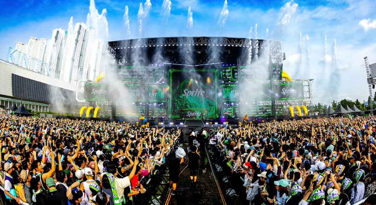 alt=워터밤-콘서트-무대-전경